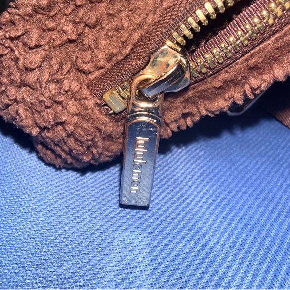 Lululemon Everywhere Fleece Belt Bag 1L – Brown / Earth - Picture 11 of 11